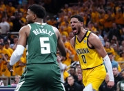 爱游戏中国官网-步行者主场击败雄鹿，全队火力十足的简单介绍