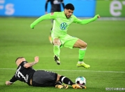 爱游戏入口-包含沃尔夫斯堡客场惨败，防守漏洞频出的词条