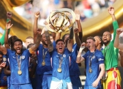 爱游戏下载-包含夺冠带伤庆祝，英雄气概无限的词条