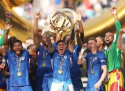 爱游戏下载-包含夺冠带伤庆祝，英雄气概无限的词条