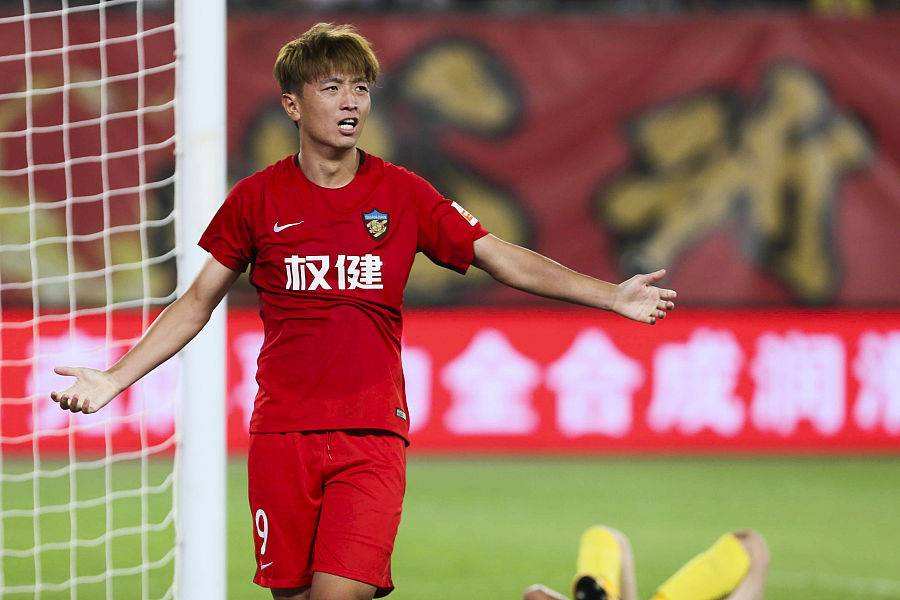 包含大连一方客场无缘三分，遗憾战平权健的词条
