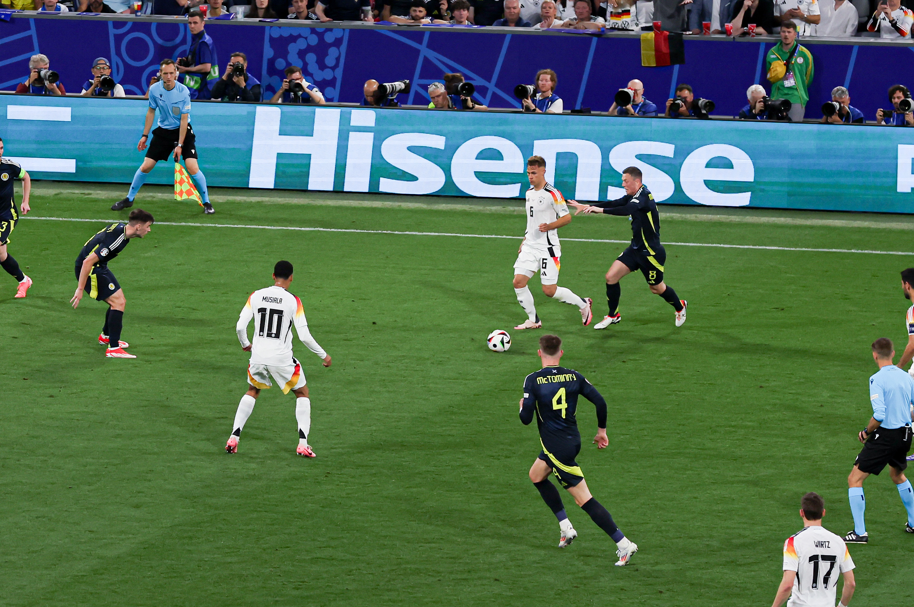 关于超级对决!国际足球盛事幕后揭秘的信息 关于超级对决!国际足球盛事幕后揭秘的信息