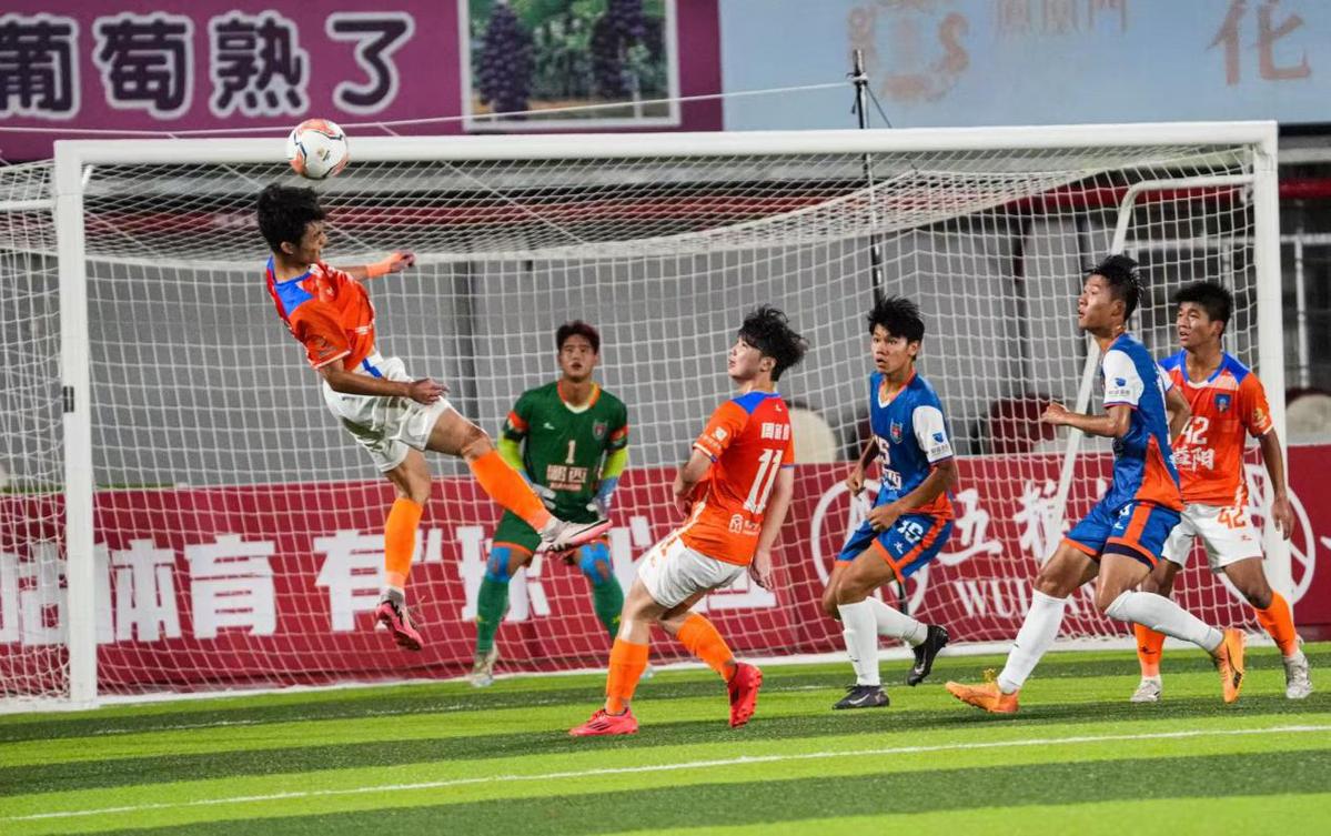 比赛现场气氛热烈,球员奋力拼搏的简单介绍 比赛现场气氛热烈,球员奋力拼搏的简单介绍