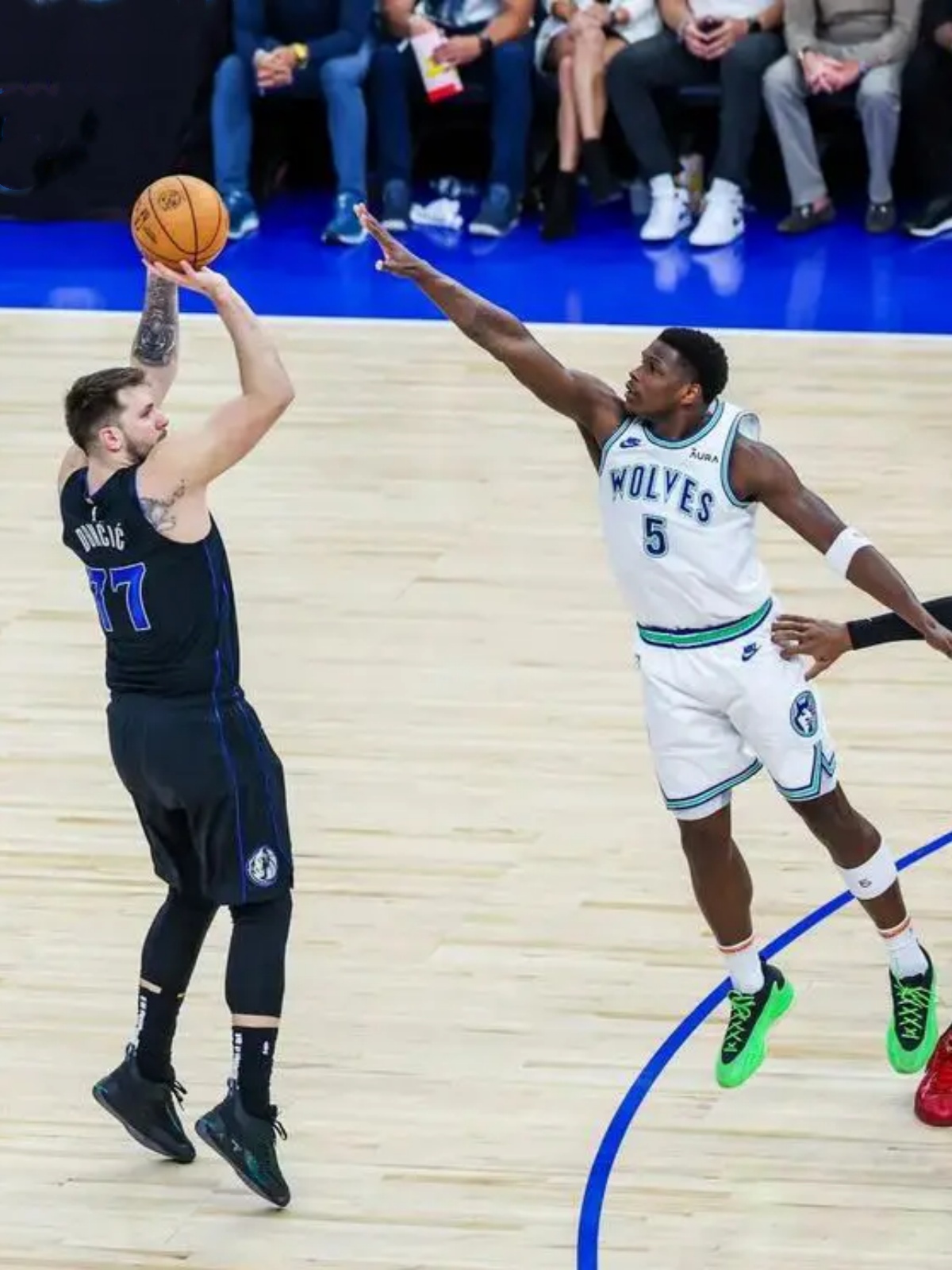 关于独行侠豪取胜利，猛龙全队发挥出色的信息