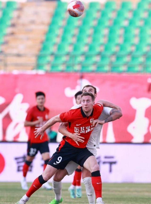 长春亚泰努力冲击前四，实现胜利的突破