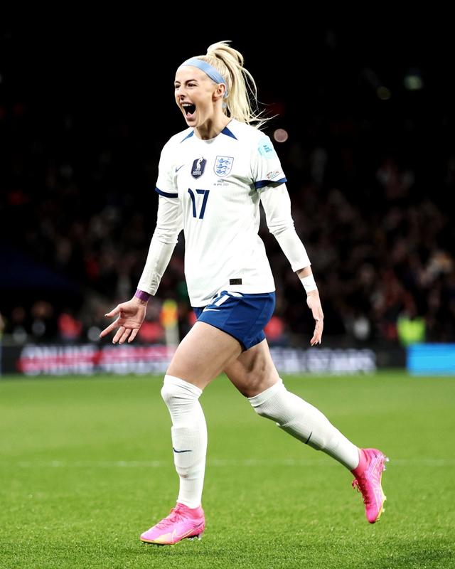英格兰女足选手在比赛中展现实力
