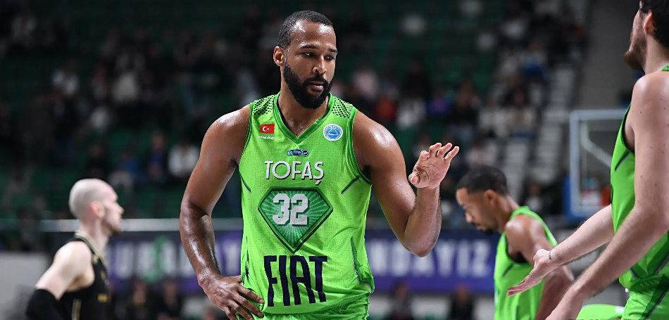 青岛队新外援表现抢眼,成为球队核心的简单介绍 青岛队新外援表现抢眼,成为球队核心的简单介绍