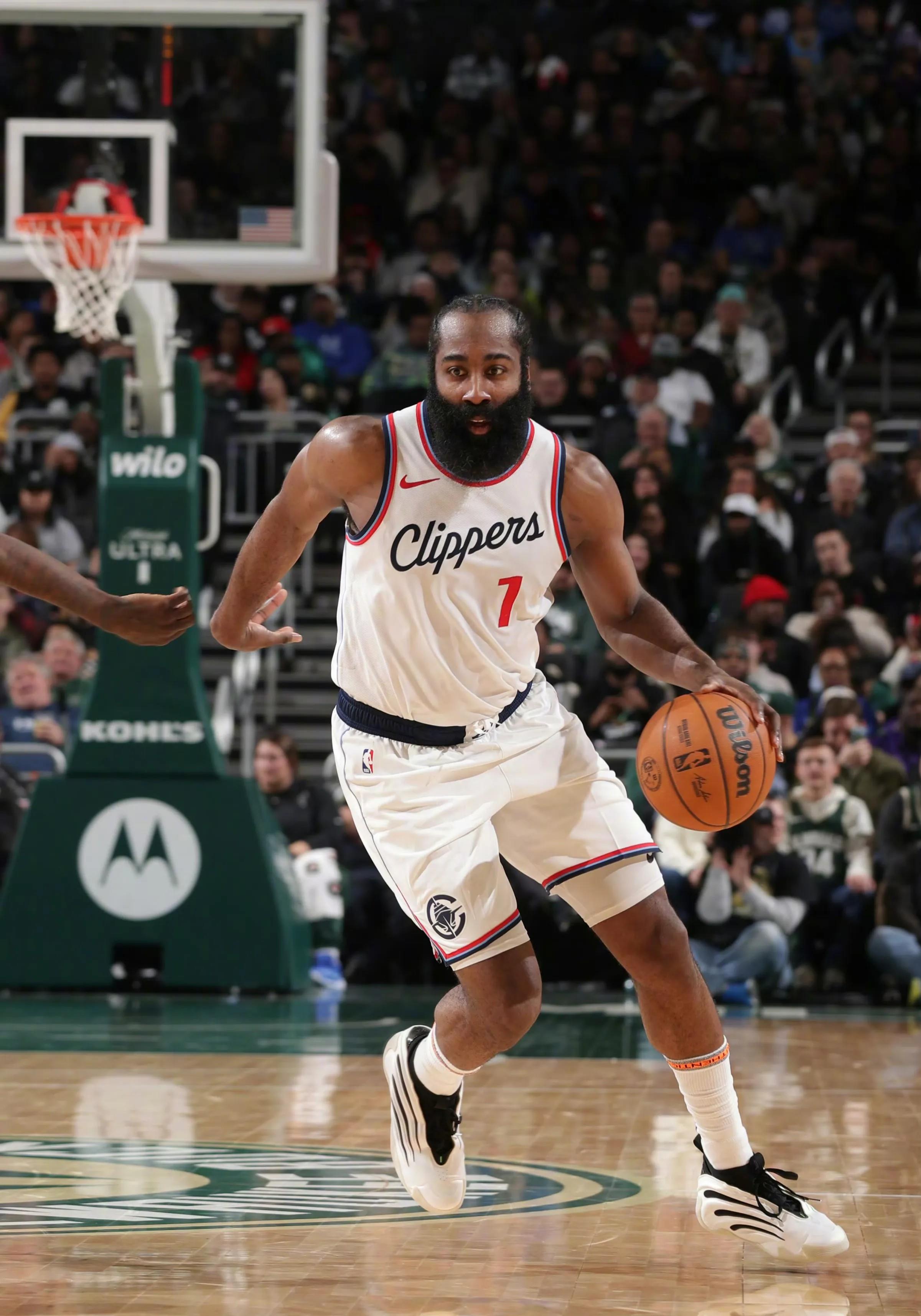 马刺主场惜败火箭，哈登独得35分的简单介绍